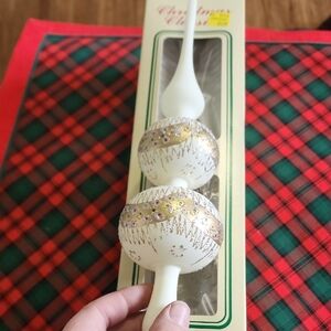 Vintage Christmas Classics Tree Topper in White and Gold